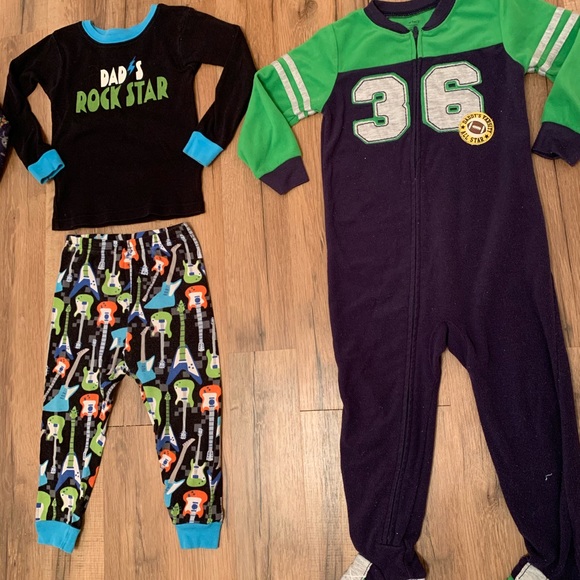 ✨2T BOYS 👦🏻 CARTERS PAJAMA BUNDLE✨ - Picture 3 of 5